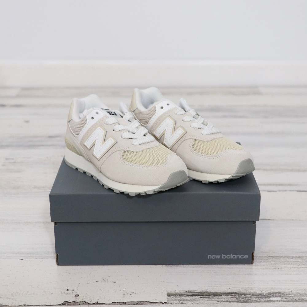 New Balance Kids 574 Sneaker Beige & White  Size 12 (Little Kid)